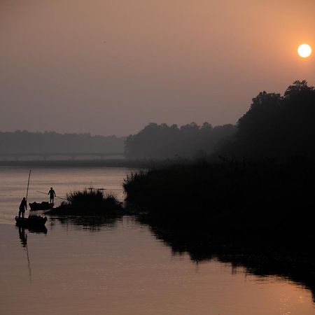 Jungle Villa Resort Chitwan Esterno foto