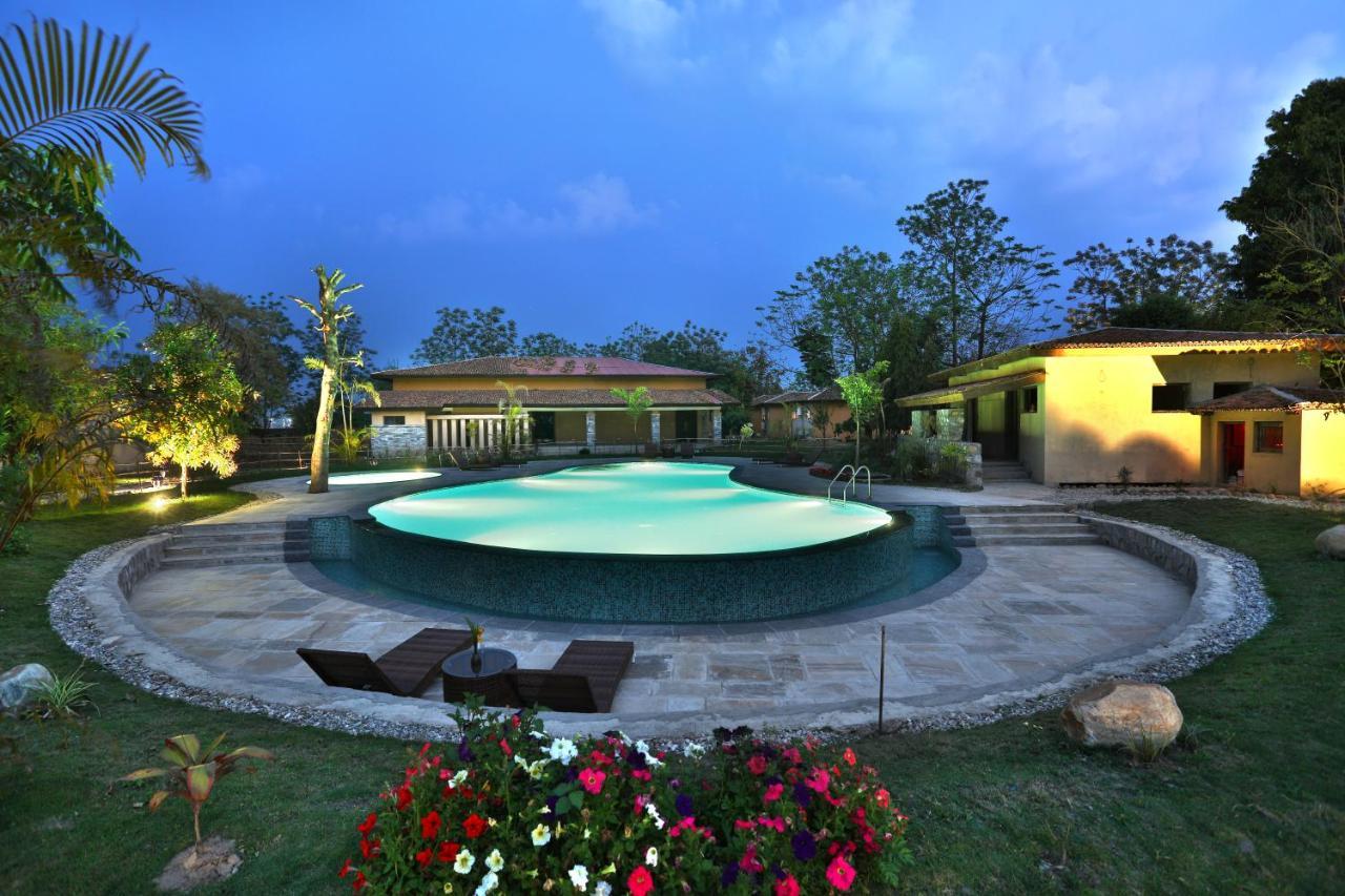 Jungle Villa Resort Chitwan Esterno foto