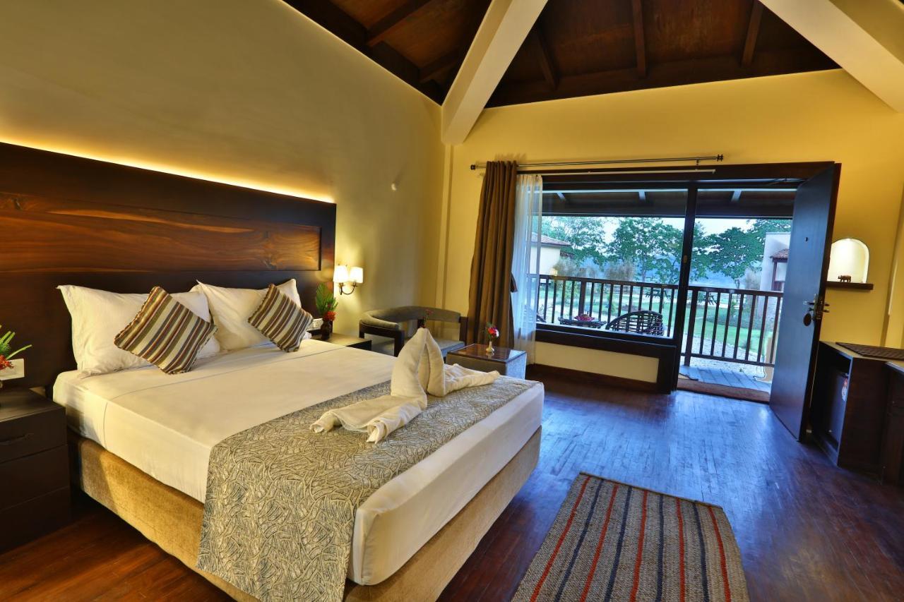 Jungle Villa Resort Chitwan Esterno foto