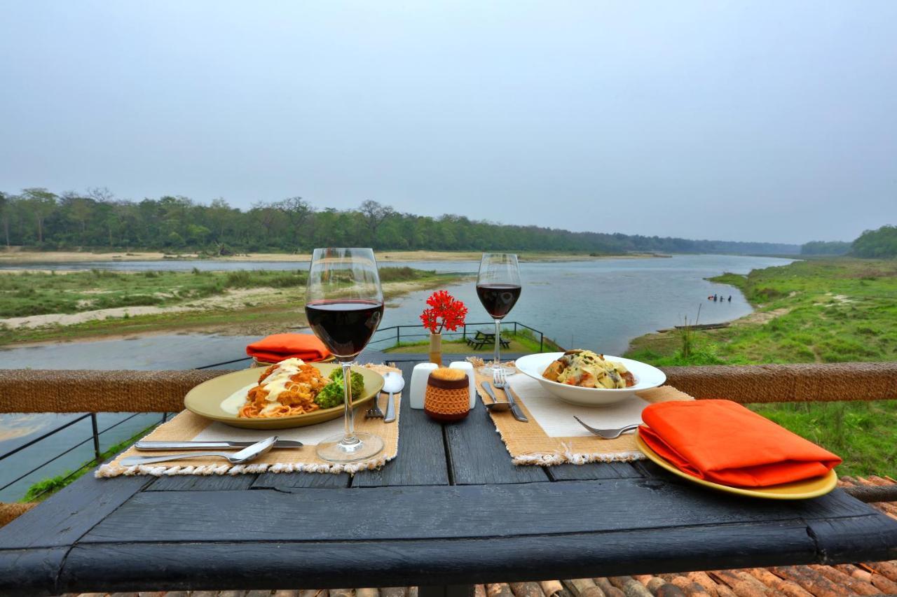 Jungle Villa Resort Chitwan Esterno foto