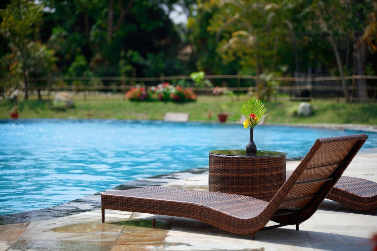 Jungle Villa Resort Chitwan Esterno foto