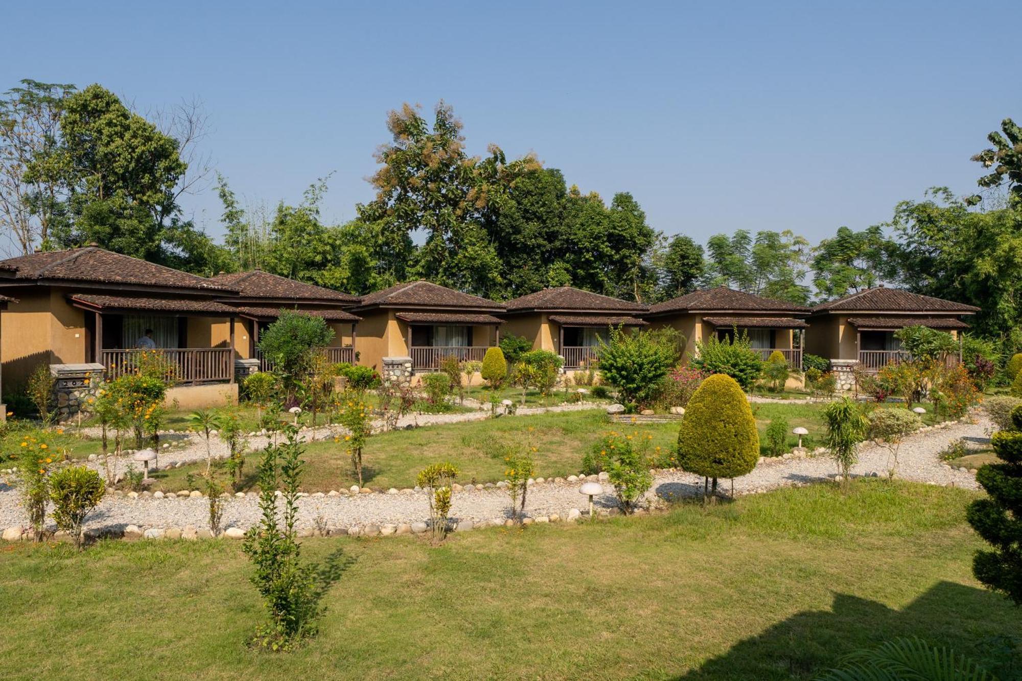 Jungle Villa Resort Chitwan Esterno foto