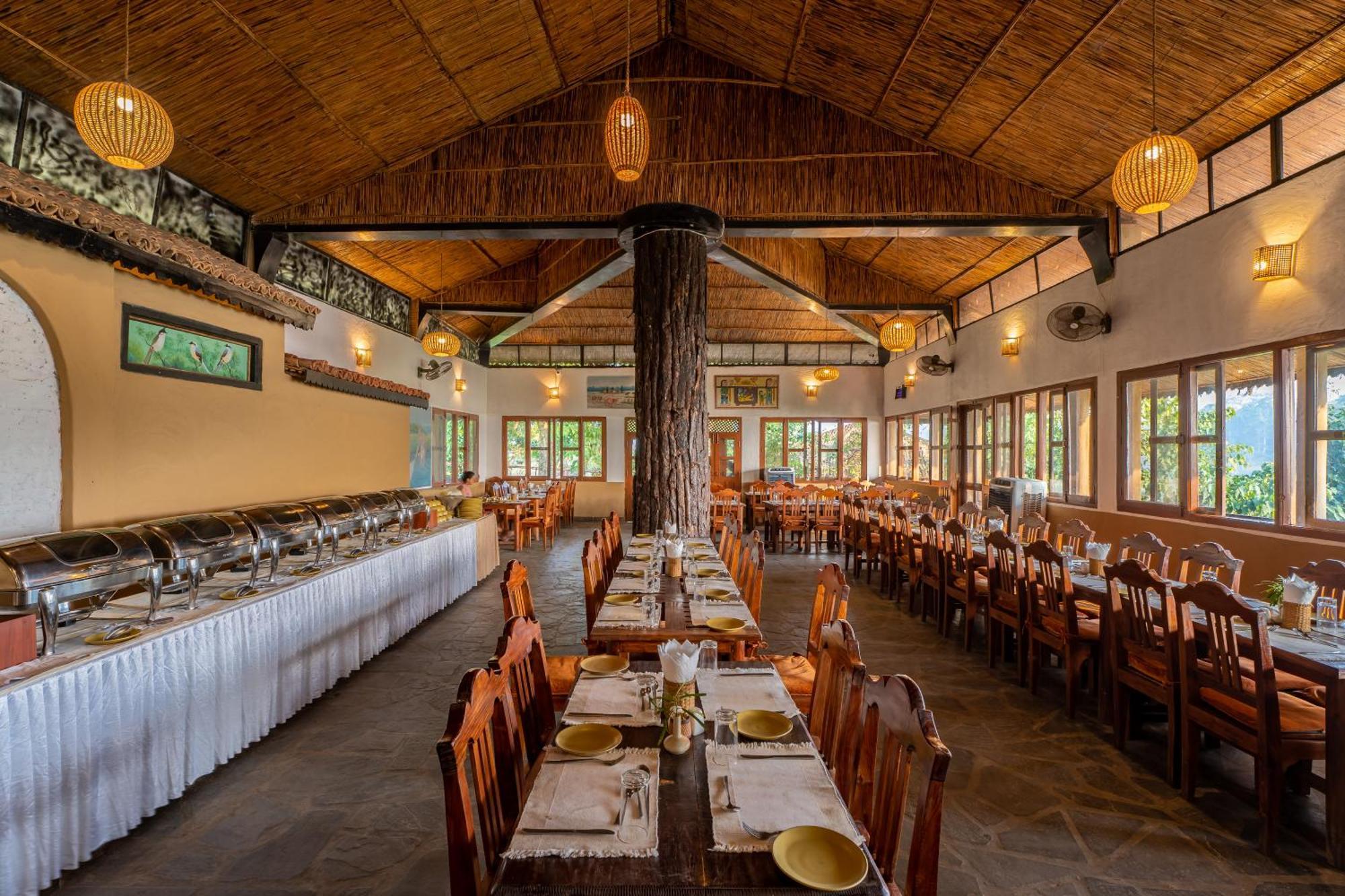 Jungle Villa Resort Chitwan Esterno foto