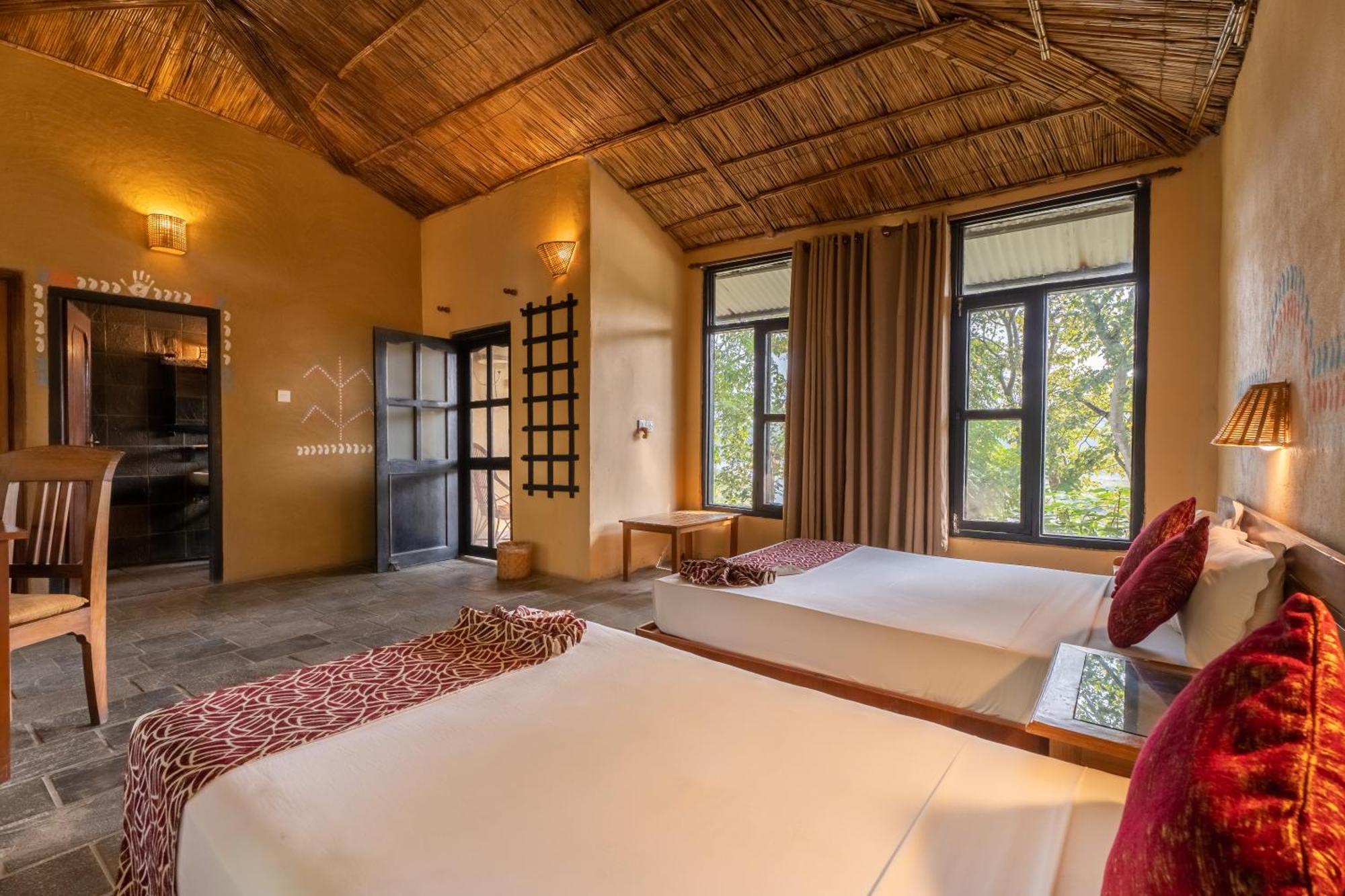 Jungle Villa Resort Chitwan Esterno foto